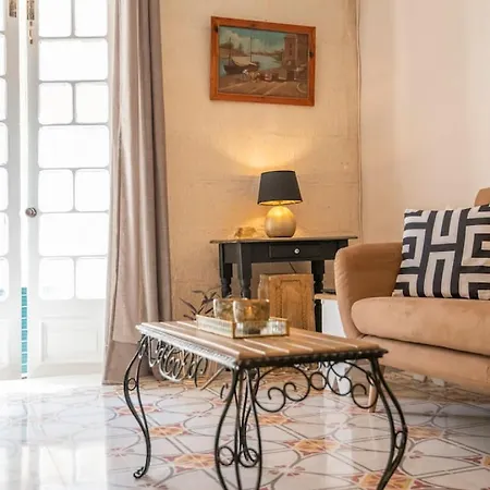 Maltese Charm, Sea Side, Table Soccer, Balluta Bay By Haven & Keys Malta Apartman *