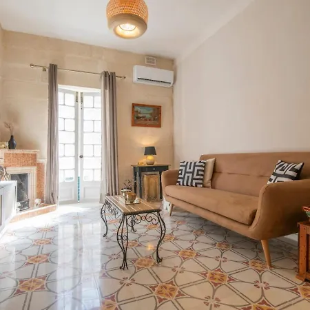 Maltese Charm, Sea Side, Table Soccer, Balluta Bay By Haven & Keys Malta Apartman